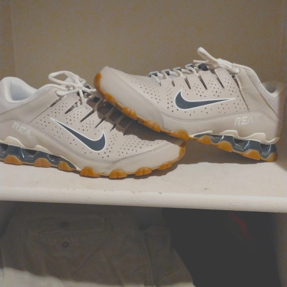 Brand New Nike react sz 9